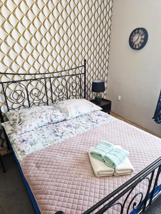 Sara -Mikołajska 9 - Comfy Elegant Apartment near Rynek Krasków Eksteriør bilde