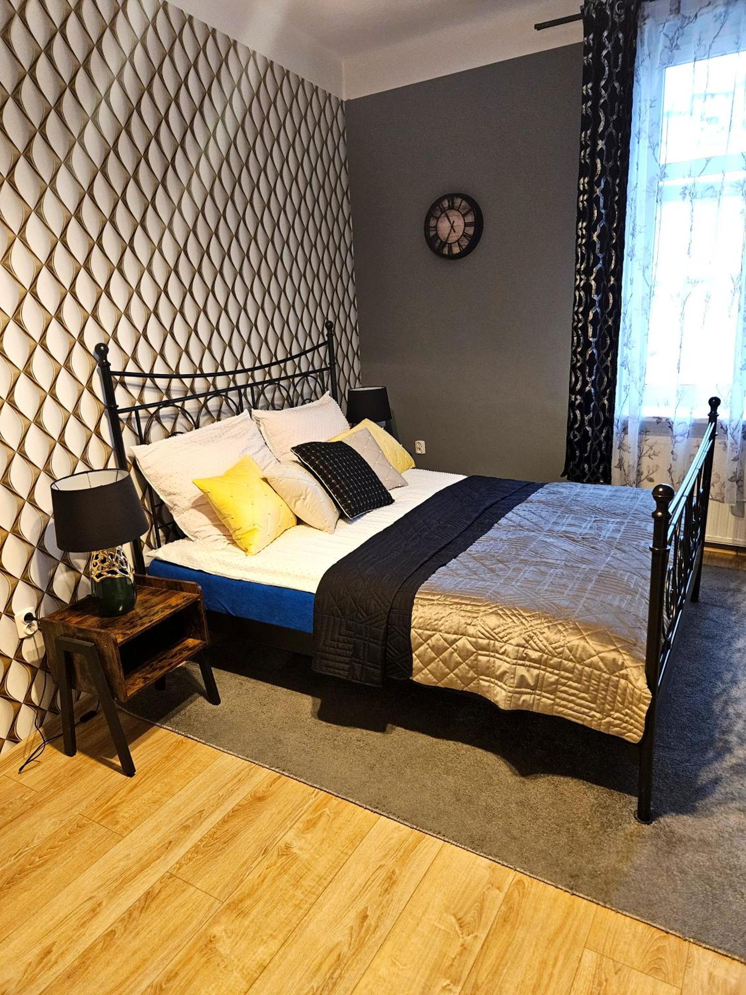 Sara -Mikołajska 9 - Comfy Elegant Apartment near Rynek Krasków Eksteriør bilde